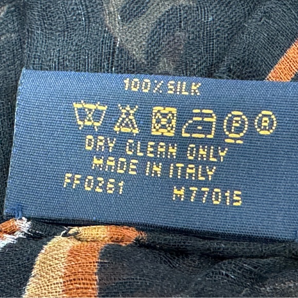 Louis Vuitton Wild At Heart Scarf with Gold LV Scarf Loop Animal Print - Picture 5 of 5